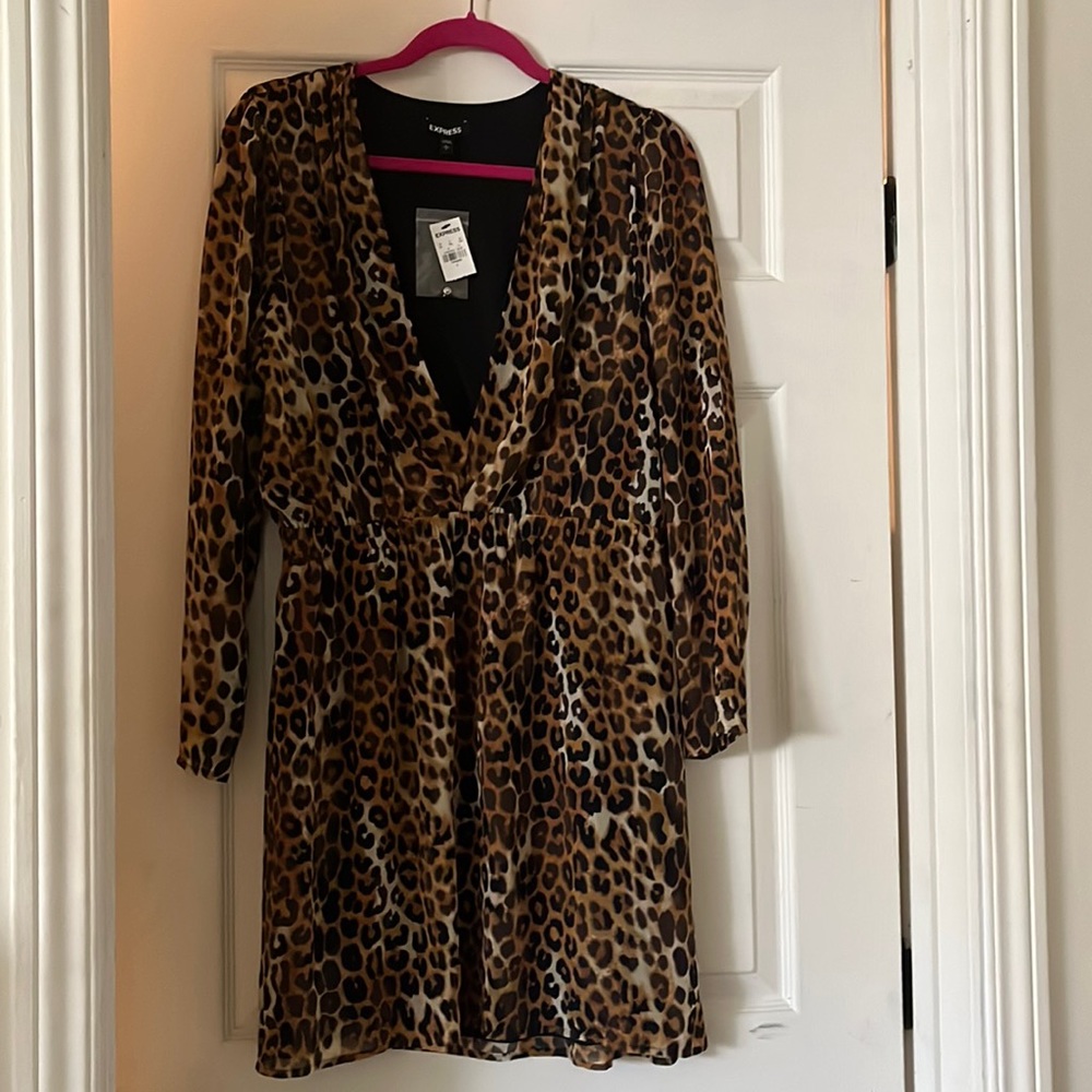 Leopard above the knee dress with deep V-neck and stretch waist